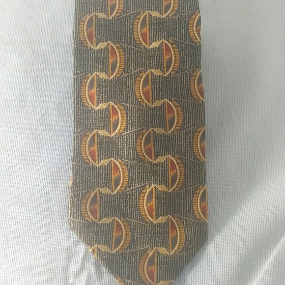 Van Heusen Men's necktie. - Picture 1 of 4